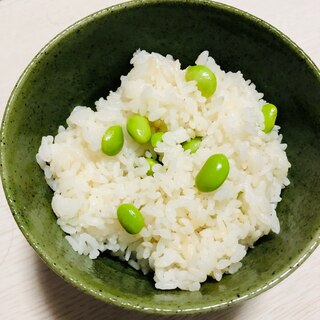 食感や香りを楽しむ！枝豆ご飯